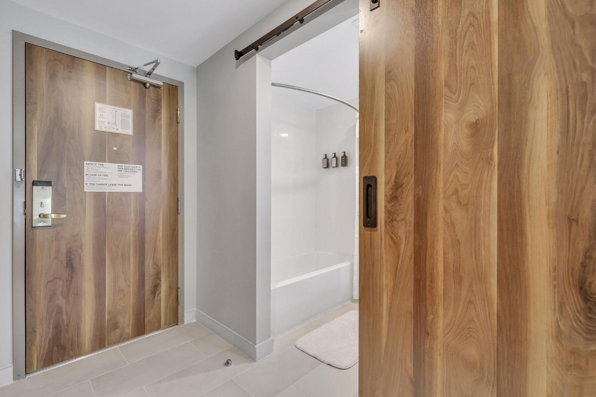 The Kingston Hotel Garden City Bagian luar foto