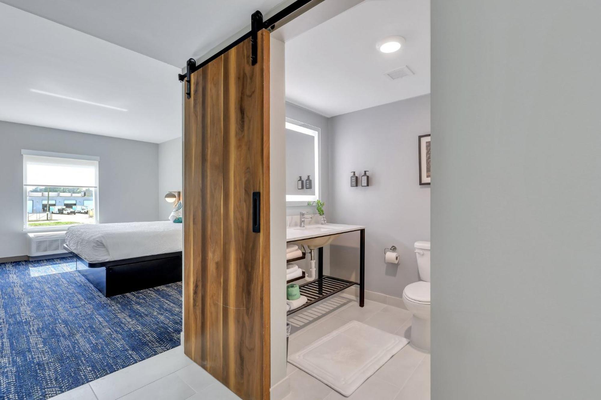 The Kingston Hotel Garden City Bagian luar foto