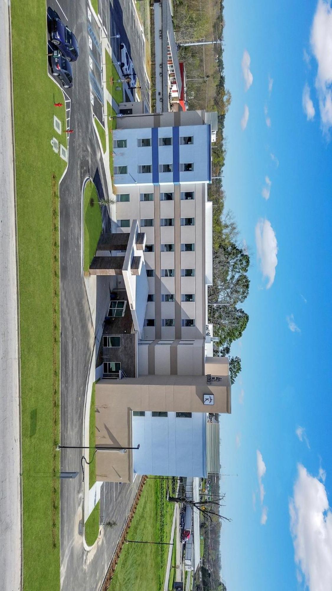 The Kingston Hotel Garden City Bagian luar foto